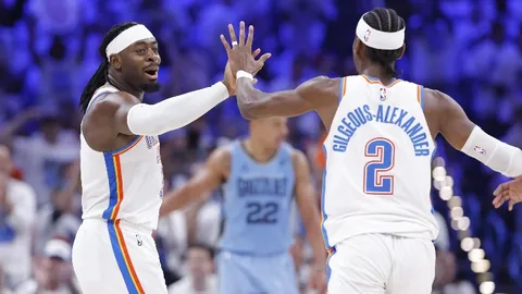 “巅峰瞬间 丨三天刷新纪录！中国健儿在亚冬会绽放“中国速度”荣光”